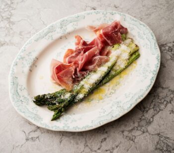 Green asparagus with prosciutto crudo